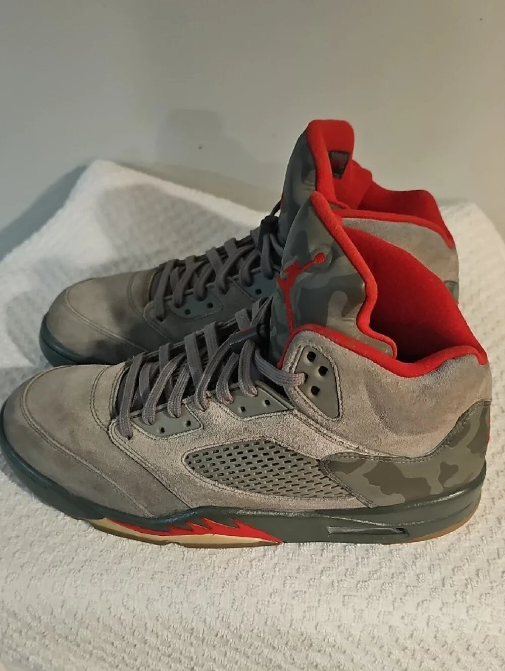 Jordan Air Jordan 5 Retro Men's High Top Lace Up Suede Camo Sneakers